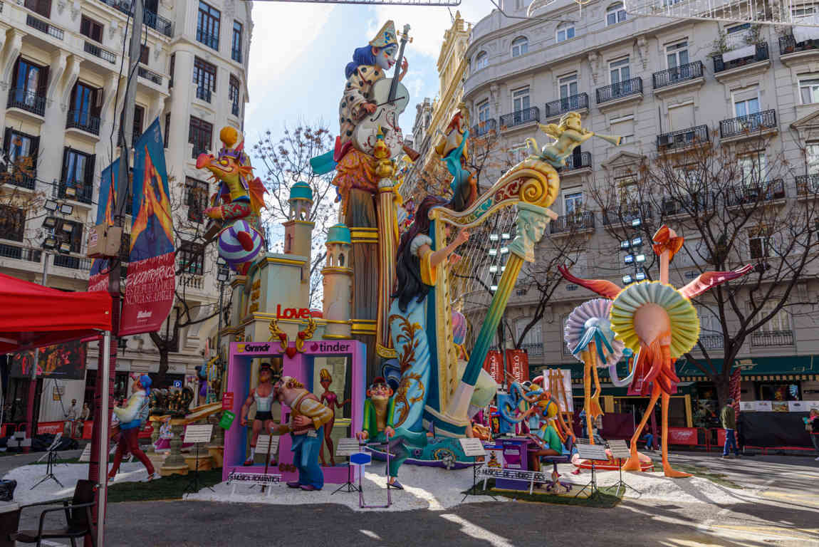 Valencia - fallas 2023 - 8 premio - falla Almirante Cadarso-Conde Altea - Que no pare la música 08.jpg